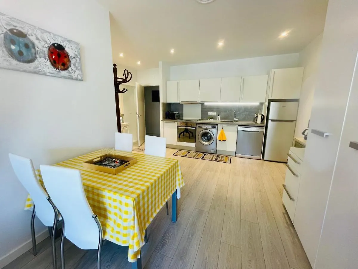 Castell Blau Appartement Roses 0*,