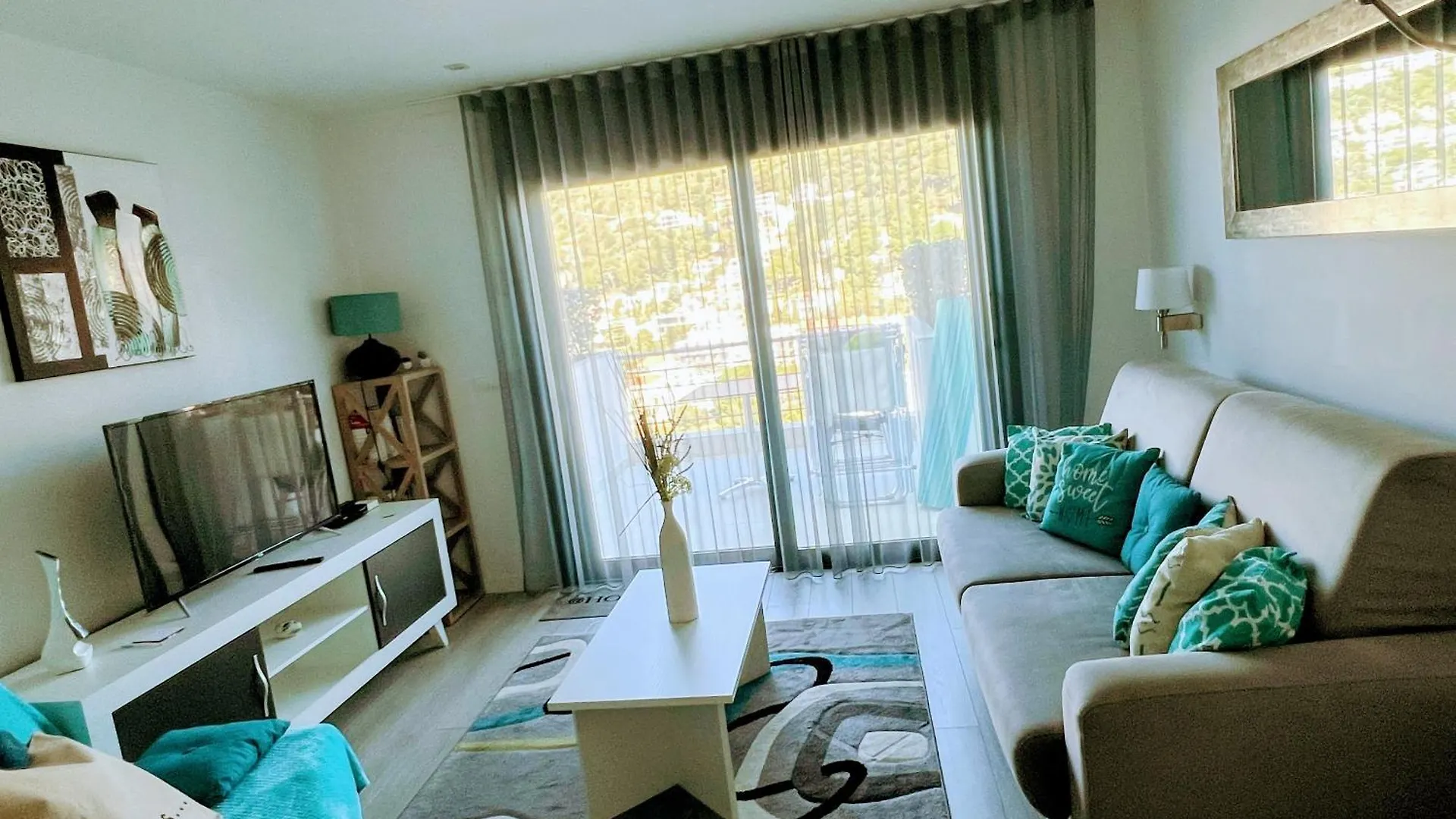 Castell Blau Apartment Roses