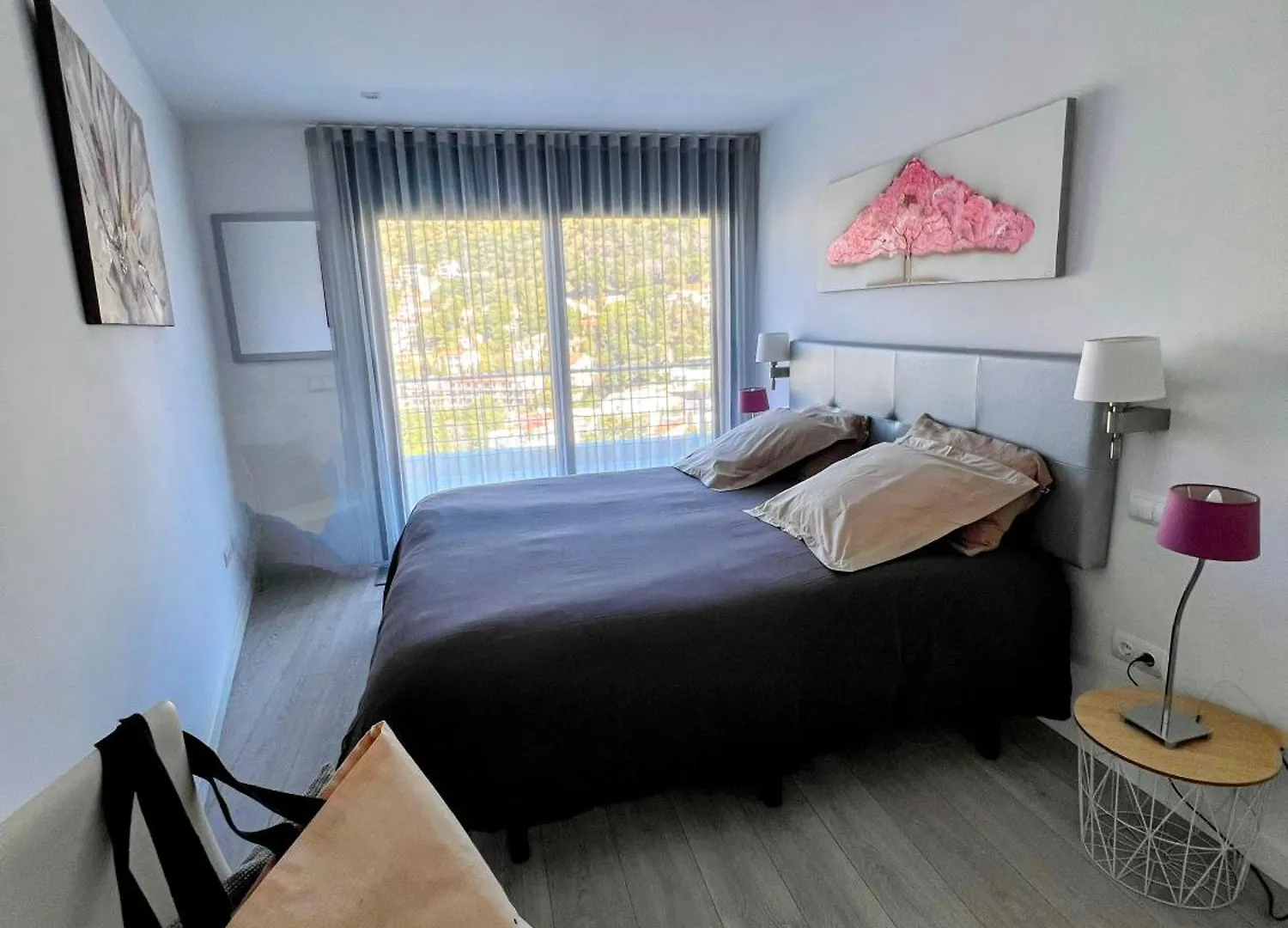 Castell Blau Apartment Roses