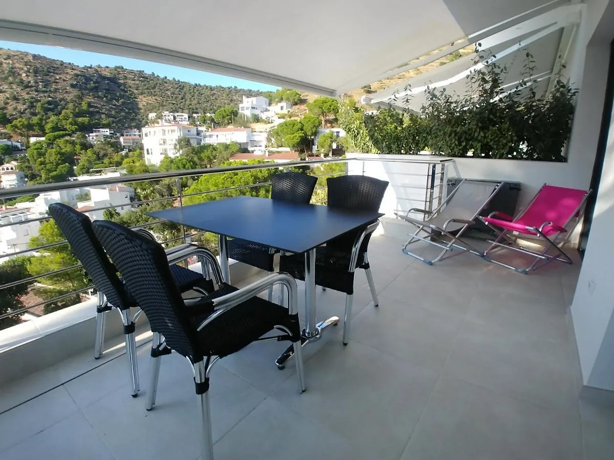 Castell Blau Apartment Roses